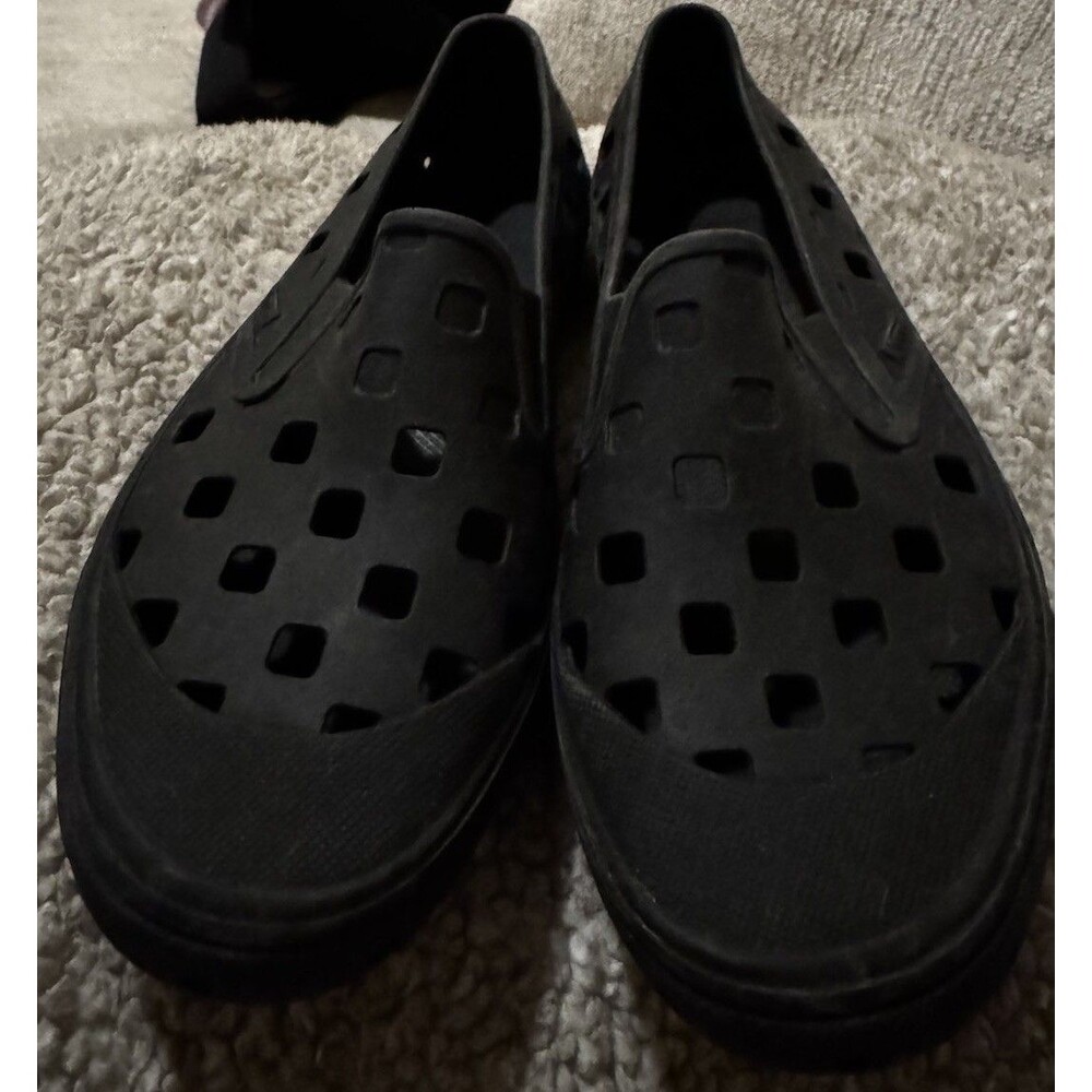 EUC VANS Trek M8 W9.5 Black Slip-On Water Shoes Breathable Round Toe